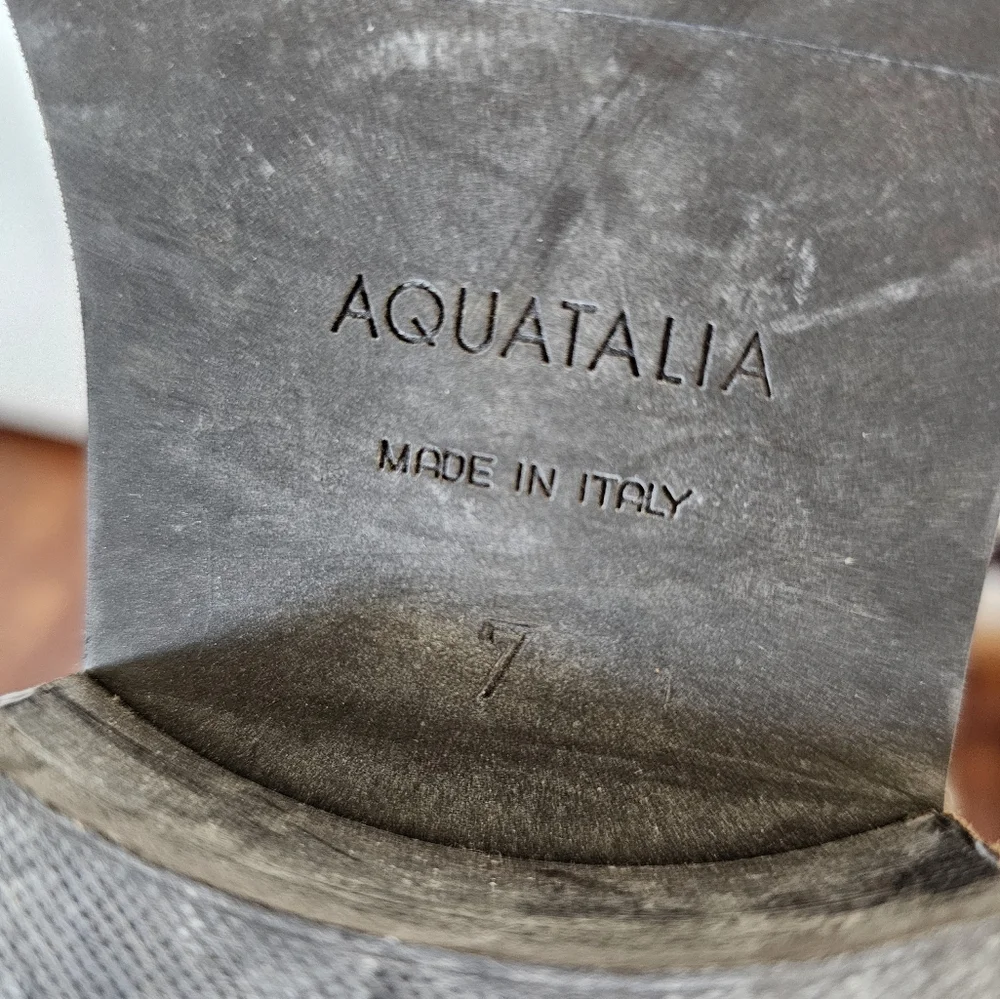 Aquatalia‎ Brown Suede Ankle Buckle Accent Old Money Quiet Luxury Boots Sz 7